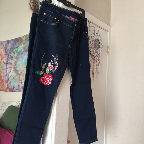 Jeans with floral design - Picture 1 of 1
